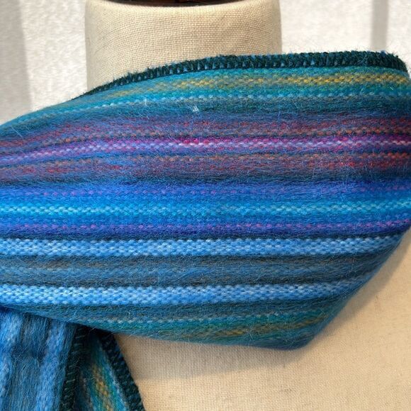 Beautiful alpaca scarf from Ecuador so soft and warm! - Picture 3 of 9